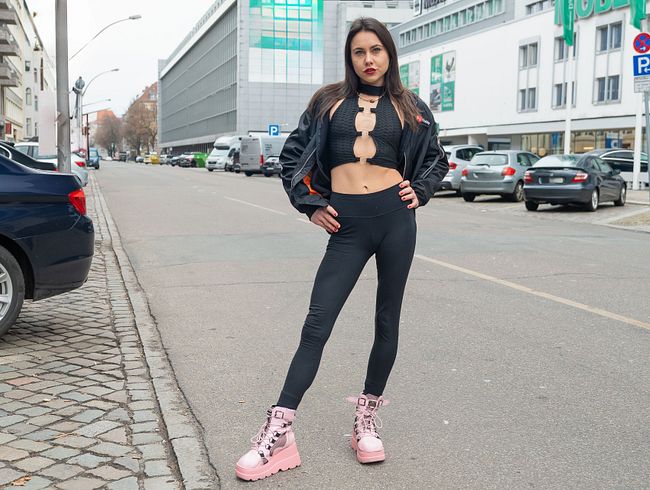 ZU HEFTIG? HOBBY-HUREN-SCHLAMPE auf der KURFÜRSTENSTRASSE! MIT ROTEM LACK-OUTFIT UND MEGA PERVERS!