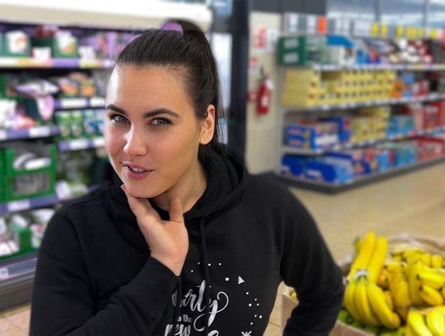 VOM SUPERMARKT-VERKÄUFER dreist in den Arsch gefickt. Mit krasser FOTZEN-ZERSTÖRUNG!